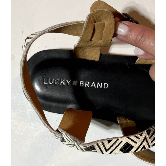 Lucky Brand Black and White Patterned Criss Cross Flat Sandals Size 8.5M - Picture 2 of 4